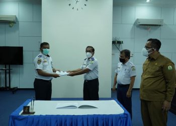 Sejumlah Pejabat Struktural di Lingkungan Dinas Perhubungan Aceh Melakukan Serah Terima Jabatan