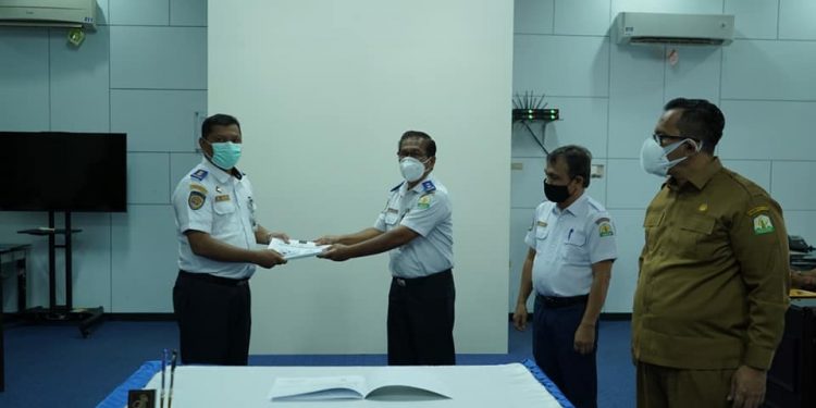 Sejumlah Pejabat Struktural di Lingkungan Dinas Perhubungan Aceh Melakukan Serah Terima Jabatan