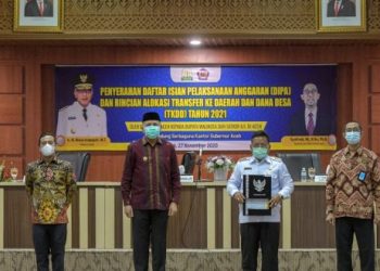 Gubernur Aceh Serahkan DIPA dan TKDD Rp.48,9 Triliun Kepada Bupati dan Wali Kota