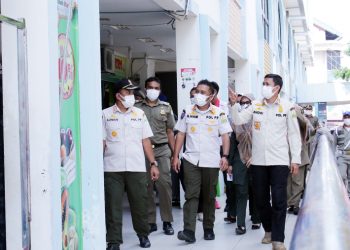 Cegah Penyebaran Covid 19, Aparat Gabungan Satpol PP dan WH Aceh Razia Masker di Pasar Aceh