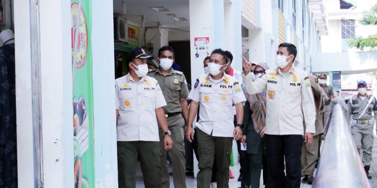 Cegah Penyebaran Covid 19, Aparat Gabungan Satpol PP dan WH Aceh Razia Masker di Pasar Aceh