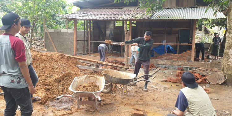 Bedah Rumah KNPI Aceh Besar