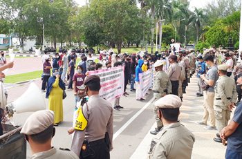 Minta Transparansi dana Penanganan Covid 19, Aliansi Pemuda Aceh Menggugat (APAM) Melakukan unjuk Rasa di Kantor Gubernur
