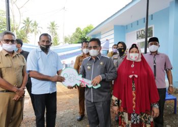 Walikota  Serahkan 2 Rumah untuk Duafa