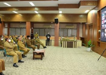 Sekda Serahkan SK Normalisasi Staf PNS Pemerintah Aceh