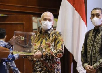 Peringatan HPN Tahun 2021, PWI Aceh Anugerahkan Nova Iriansyah Sebagai Pemimpin Inovatif dan Peduli Pers