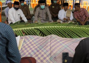 Gubernur Takziah ke Makam Ketua MPU Aceh, Abu Daud Zamzami