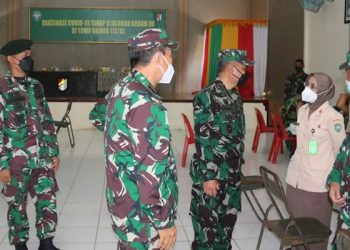 KAPUSKESAD TINJAU LANGSUNG VAKSINISASI TAHAP II