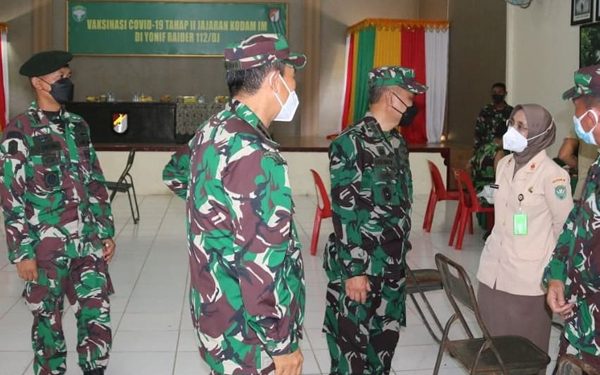KAPUSKESAD TINJAU LANGSUNG VAKSINISASI TAHAP II