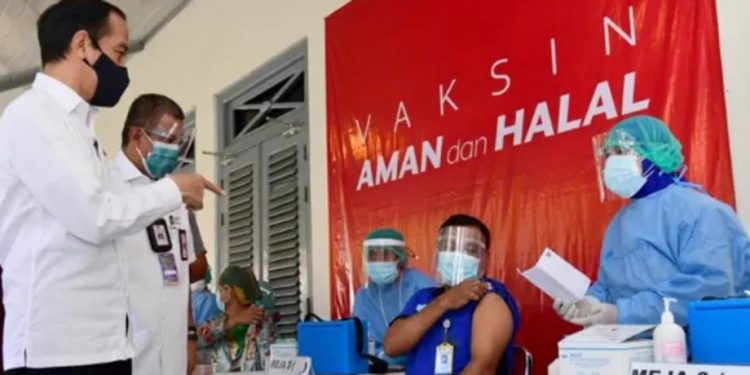Presiden Jokowi Tinjau Vaksinasi Massal di Kota Yogyakarta