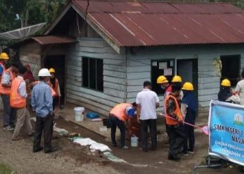Siswa SMK N 1 Bener Meriah Renovasi Dua Rumah Warga Dhuafa