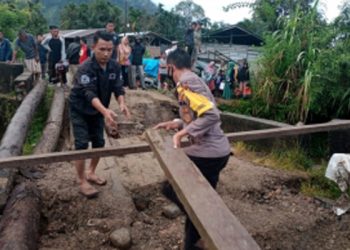 Jembatan Penghubung Desa Lawe Bulu Didi dengan Desa Lawe Sawah Ambruk