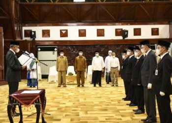 Awasi LKS, Gubernur Aceh  mengukuhkan  Dewan Pengawas Syariah Aceh (DSA)