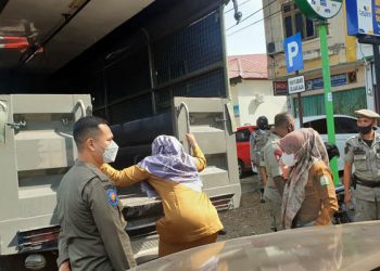 Hari Pertama Masuk Kantor 25 PNS dan 4 Tenaga Kontrak Diamankan Satpol PP dan WH Aceh