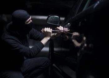 Pemilik Pergi Bertamu  Hari Raya, Mobil Pikup L300 Dicuri