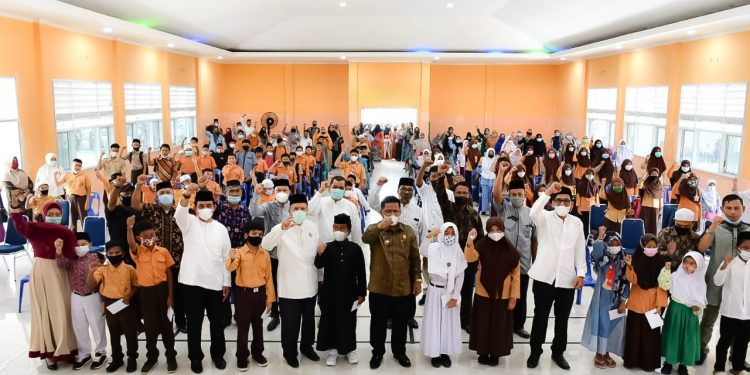 Wali Kota Banda Aceh  Santuni  Siswa Yatim dan Piatu