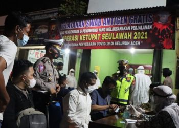 Ditlantas Polda Aceh Gelar Pelayanan Swab Antigen Gratis di Terminal Lueng Bata Kepada Awak Bus dan Penumpang