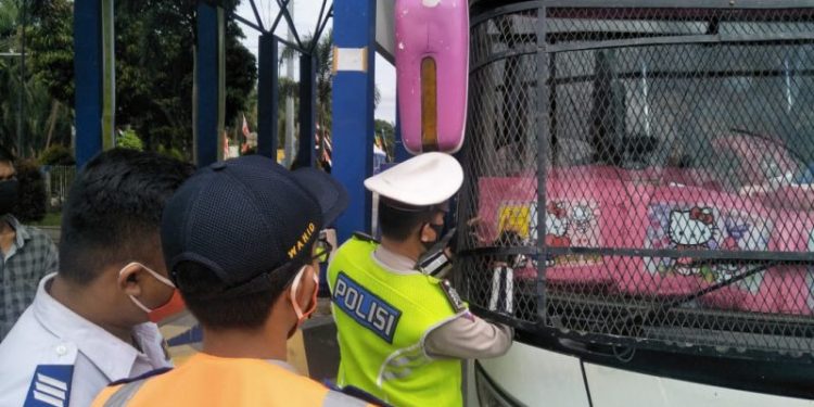 Kendaraan Yang Masuk Ke Aceh Diberi Stiker Dari Ditlantas Polda Aceh