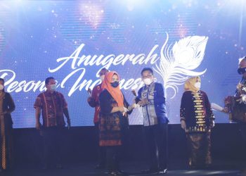 Wali Kota Banda Aceh Terima Award Anugerah Pesona Indonesia Terpopuler 2020