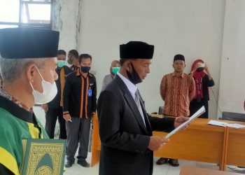 Wakil Bupati Gayo Lues H.Said Sani melantik Teuku Kamsah sebagai Ketua Komisioner Baitul Mal Gayo Lues Masa Kerja 2021-2026