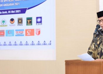 Pemerintah Aceh menyerahkan bantuan keuangan pemerintah kepada partai politik yang memperoleh kursi di DPRA