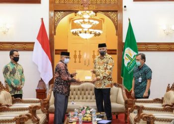 Bupati Simeulue Serahkan Pengelolaan Pelabuhan Penyeberangan Sinabang ke Gubernur Aceh