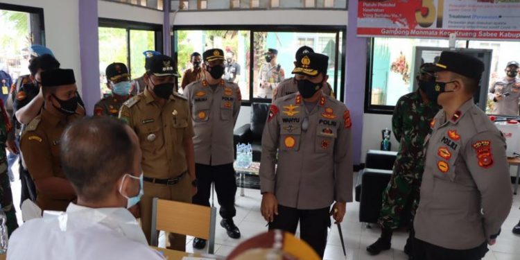 Kapolda Aceh Tinjau Posko PPKM Mikro di  Aceh Jaya