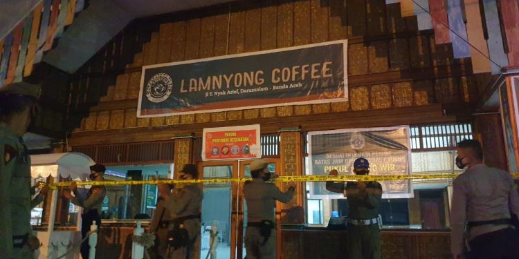 Masih Buka diatas jam 23.00 Wib, Satgas Covid-19 Aceh Menyegel Warkop dan Rumah Makan di Banda Aceh