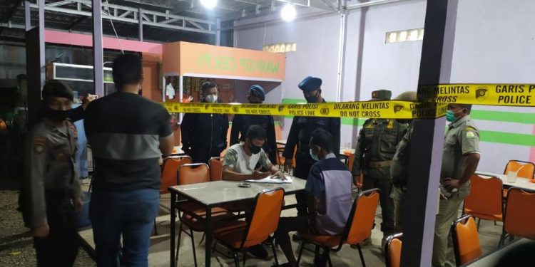 Nekat Buka Lewat Jam 23.00 Wib, Enam Warkop Kembali Disegel Tim Satgas Covid 19 Aceh