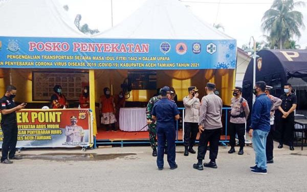 Bupati Aceh Tamiang Bersama Kalpolres Meninjau Langsung di Pos Check Poin Perbatasan