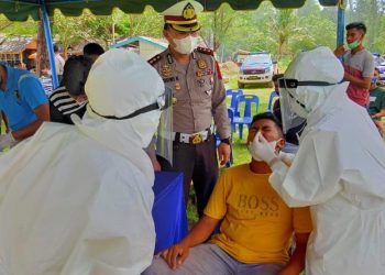 Polda Aceh Test Swab Antigen Secara Random Sampling Pengunjung di Lokasi Wisata