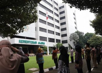 Setiap Tanggal 17 ASN Kemenag Wajib Hormat Bendera