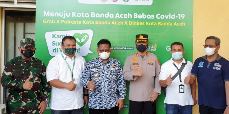 Cegah Corona, Ratusan Driver Grab Aceh Melakukan Vaksin Massal Covid 19