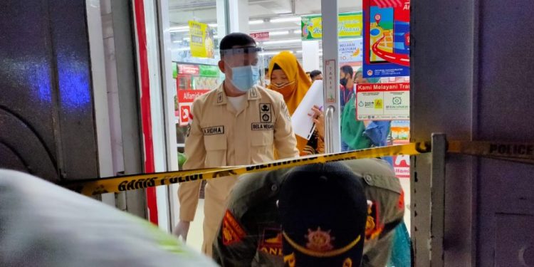 Langgar PPKM dan Prokes, Supermaket Alfamidi Disegel Tim Gabungan