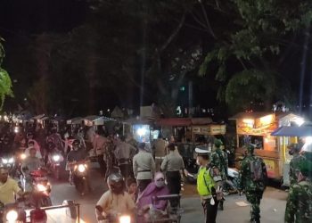 Polres Lhokseumawe Bersama Tim Gabungan Bubarkan Pedagang Secara Persuasif