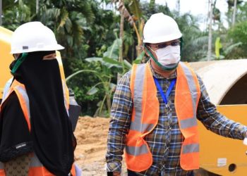 Masyarakat Serba Jadi Lokop Merelakan Tanahnya yang Berada di Lintasan Pengerjaan Jalan