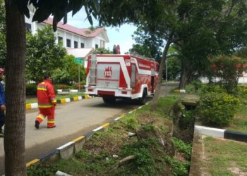 DPKP Kota Banda Aceh Berhasil  Memadamkan Api di Gedung Kampus Psikologi IAIN