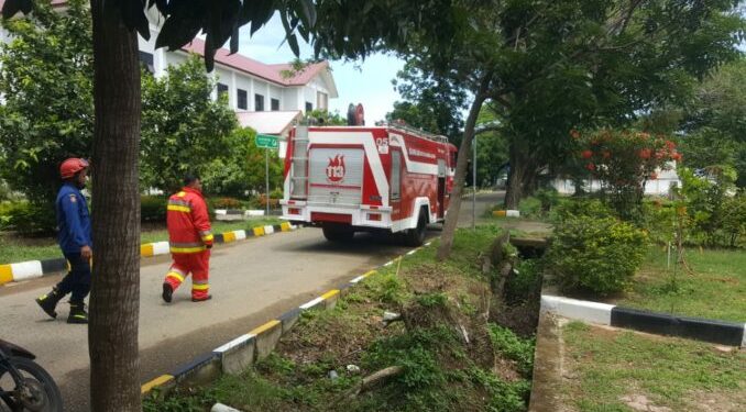 DPKP Kota Banda Aceh Berhasil  Memadamkan Api di Gedung Kampus Psikologi IAIN
