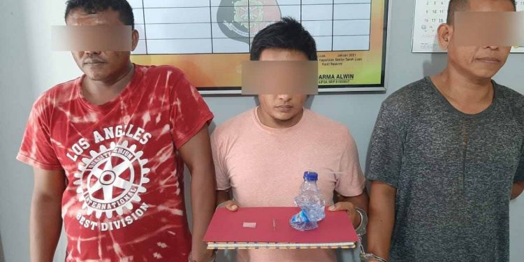 Tiga Pria Lagi Asyik Nyabu di Rumah Kosong Ditangkap Polisi