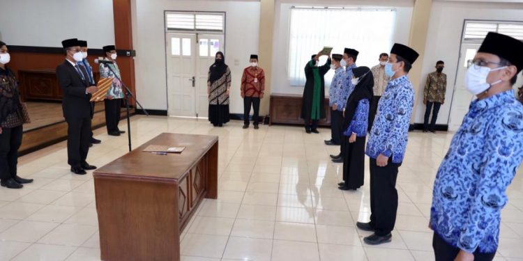 Asisten Administrasi Umum Lantik 5 Pejabat Pengawas di Lembaga Wali Nanggroe