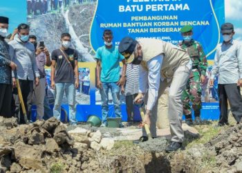 Gubernur Meletakan Batu Pertama Pembagunan Rumah untuk Korban Tanah Bergerak