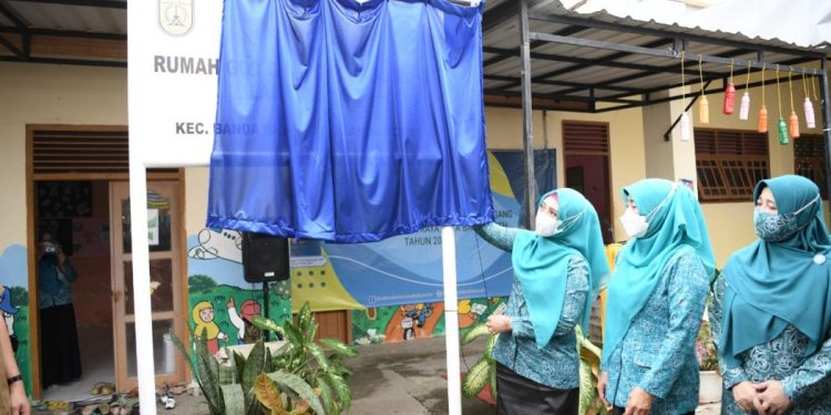 Ketua Tim Penggerak PKK Aceh Melaunching Rumoh Gizi Gampong (RGG) di Kota Banda Aceh