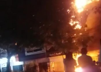 Kantor Bank Aceh Pusat Operasional Terbakar