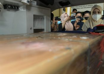 Dyah Jemput Kepulagan Jenazah Mahasiswi Asal Nangan Raya yang Meninggal di Kairo Tiba di Bandara SIM