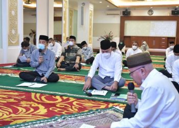 PNS dan Tenaga Kontrak Pemerintah Aceh Khusuk Saat Melantunkan Zikir dan Berdoa