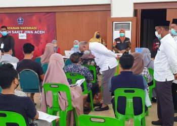 Sekda Aceh Tinjau Pelaksanaan Vaksinasi Massal Gedung Banda Aceh Conventions Hall