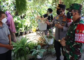 Kapolda Aceh Bersama Pangdam IM Tinjau 6 Warga yang Sedang Menjalani Isolasi Mandiri