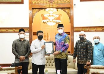 KMA Mesir Berikan Penghargaan Kepada Gubernur Aceh