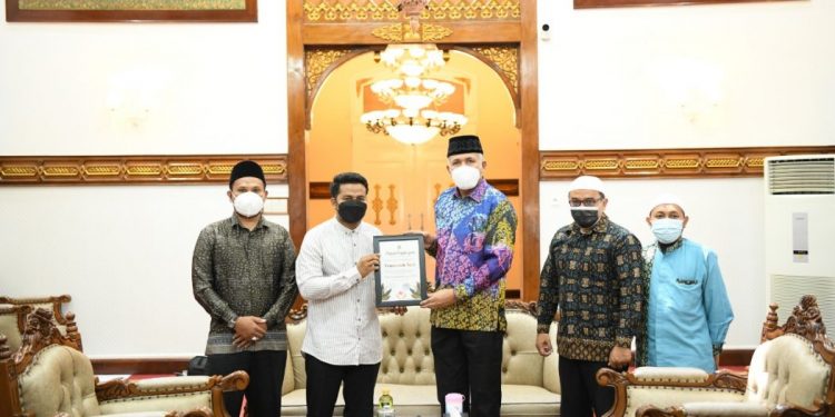 KMA Mesir Berikan Penghargaan Kepada Gubernur Aceh