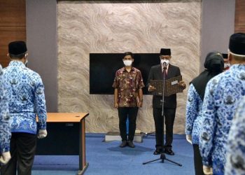 Asisten Administrasi Umum Lantik 16 Pejabat Eselon 3 dan 4 di Lingkungan Pemerintah Aceh
